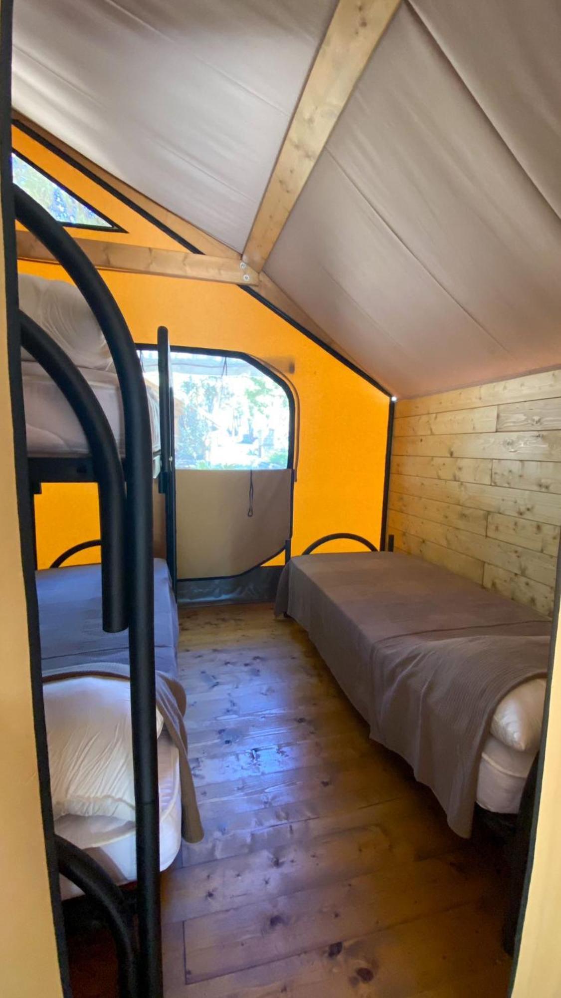 Il Pampaleone Glamping And Resort أتشيريالي الغرفة الصورة