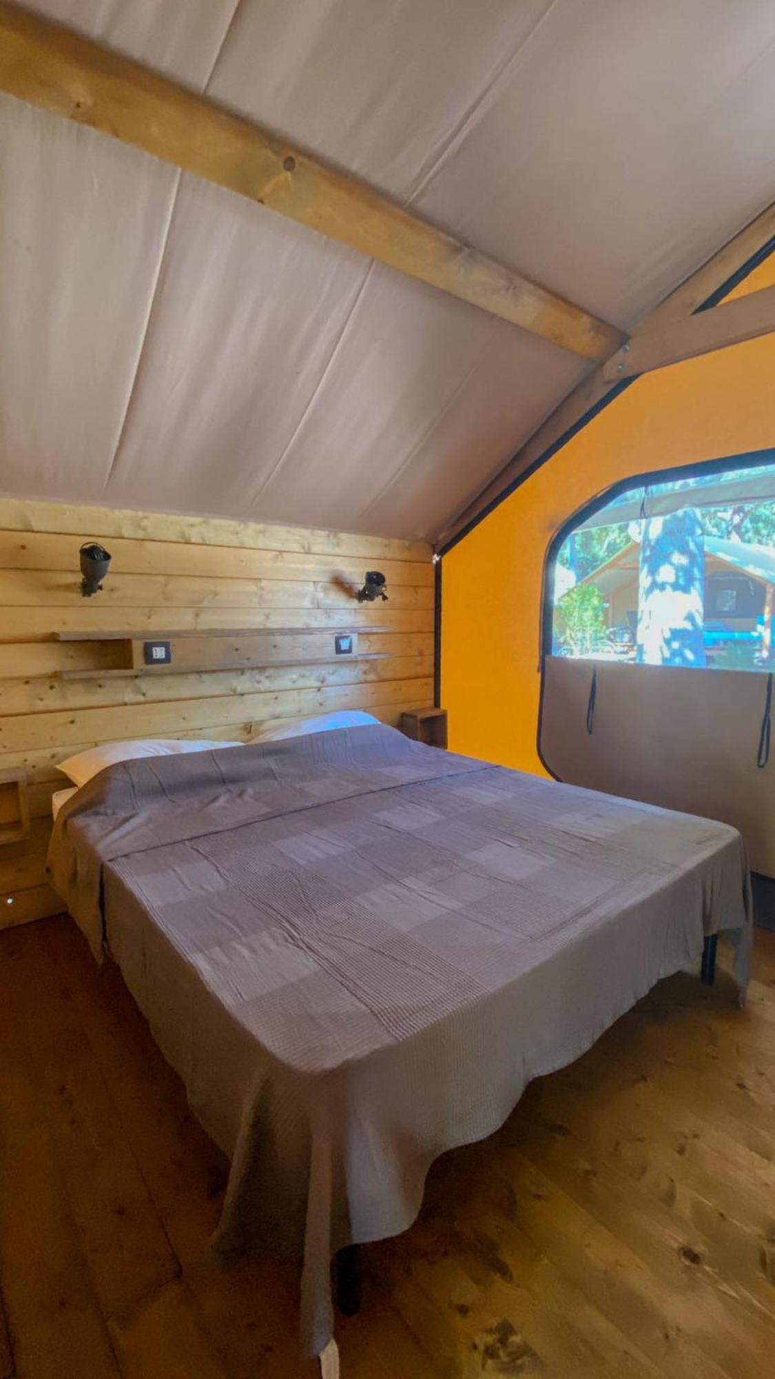 Il Pampaleone Glamping And Resort أتشيريالي الغرفة الصورة