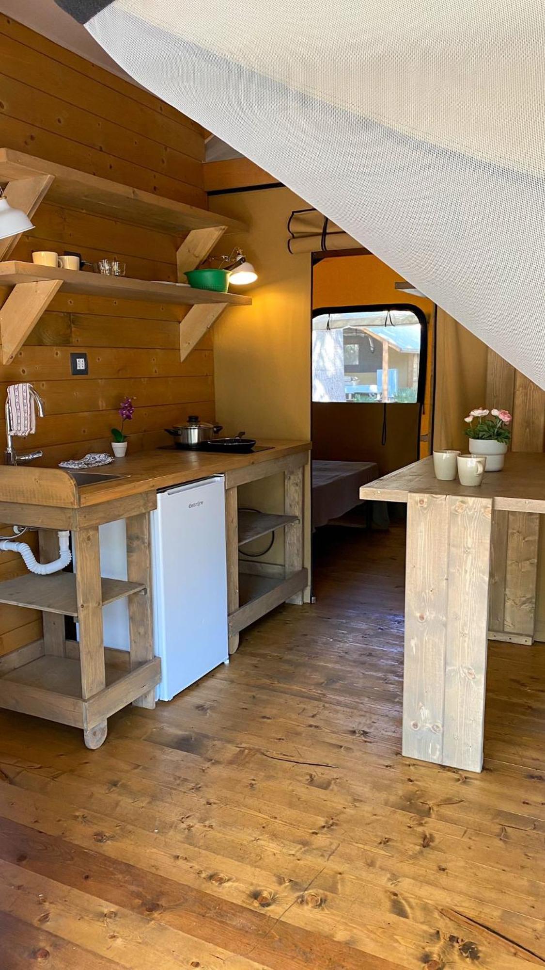 Il Pampaleone Glamping And Resort أتشيريالي الغرفة الصورة