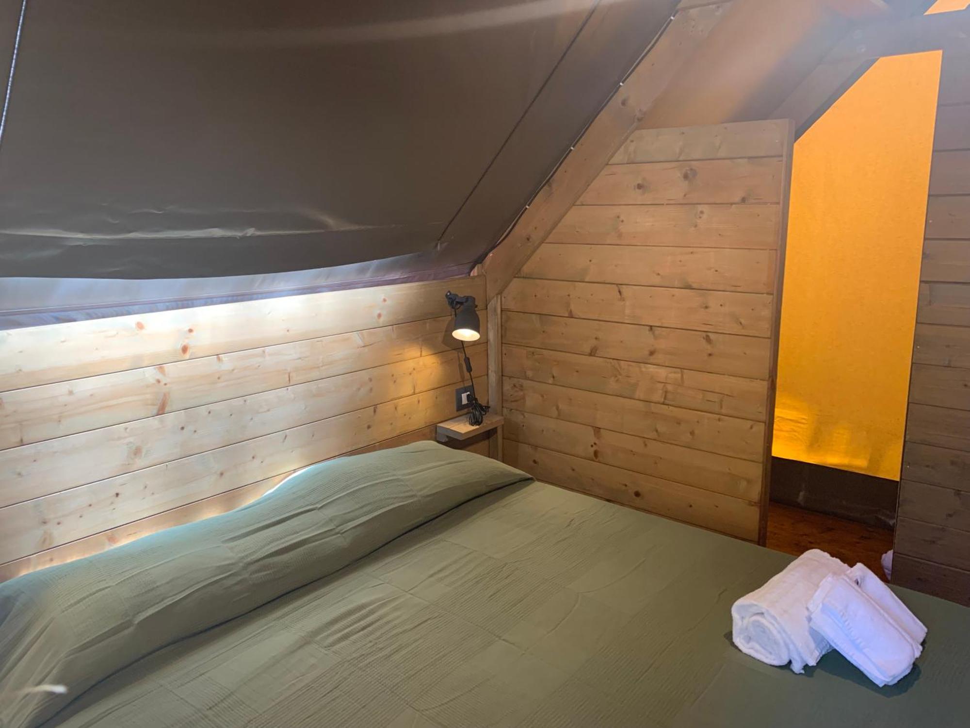 Il Pampaleone Glamping And Resort أتشيريالي الغرفة الصورة