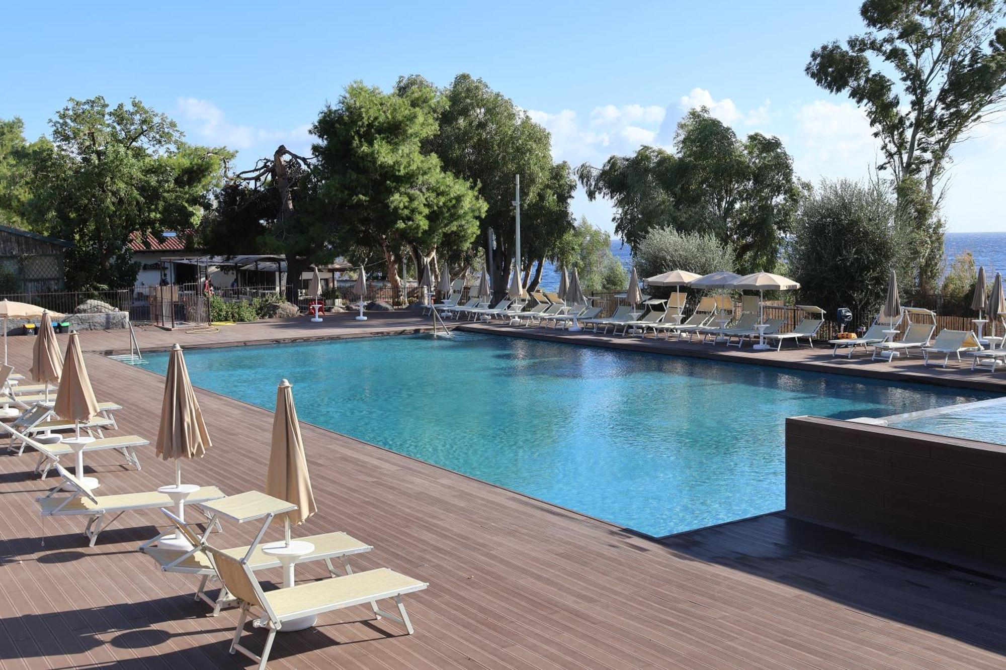 Il Pampaleone Glamping And Resort أتشيريالي المظهر الخارجي الصورة